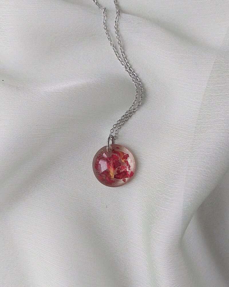 Ogrlica simbol podrške