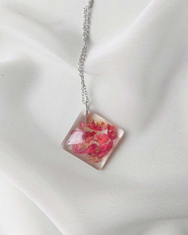 Ogrlica simbol podrške