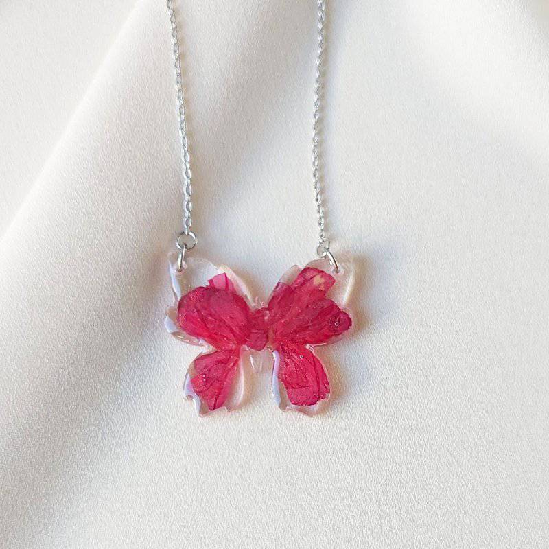 Ogrlica leptirić simbol snage