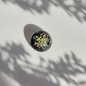 Broš simbol ženstvenosti