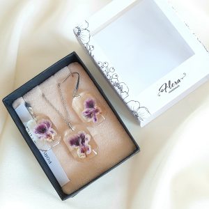 Set nakita sa šatiranom pelargonijom